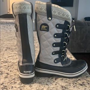 Never worn Sorel Joan of Arcadia tall boots